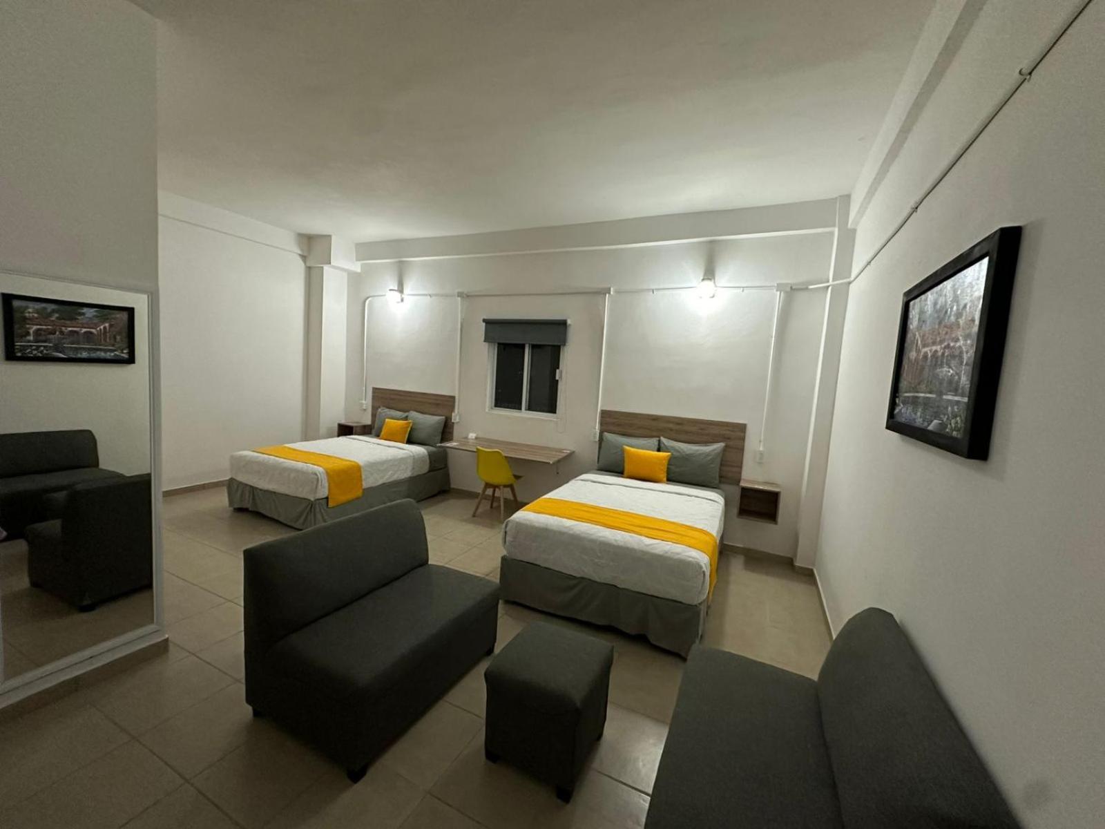 Hotel Plaza Centenario Juan Aldama エクステリア 写真