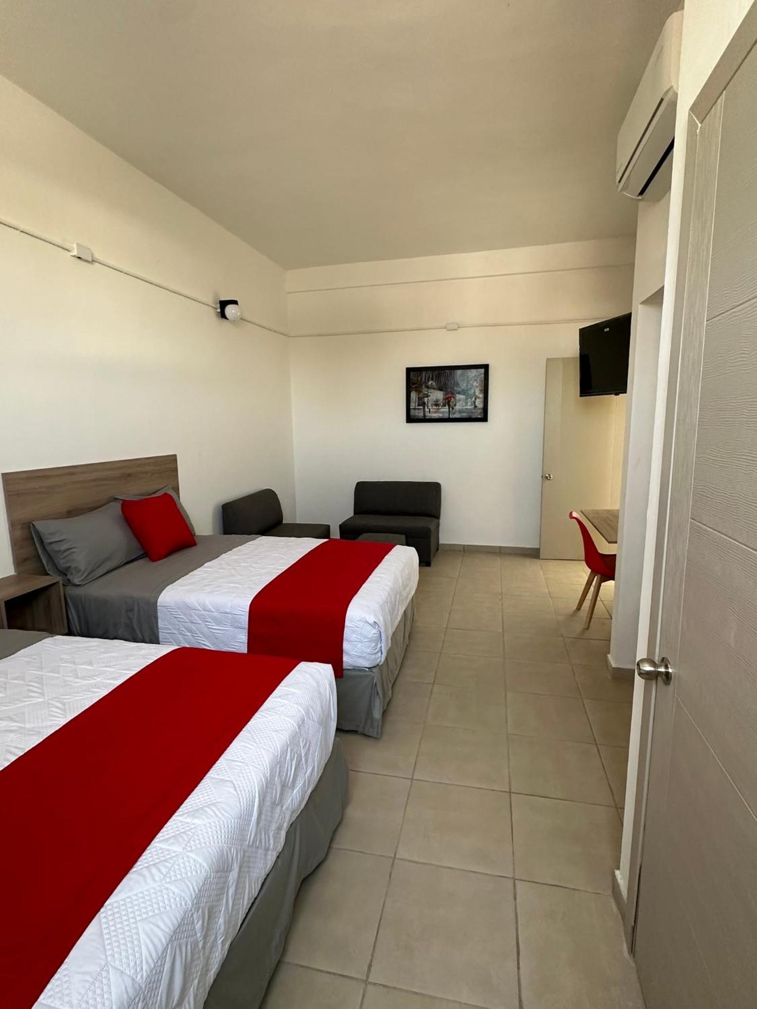Hotel Plaza Centenario Juan Aldama エクステリア 写真